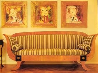 Sumptuous Biedermeier sofa veneered in fruitwood.